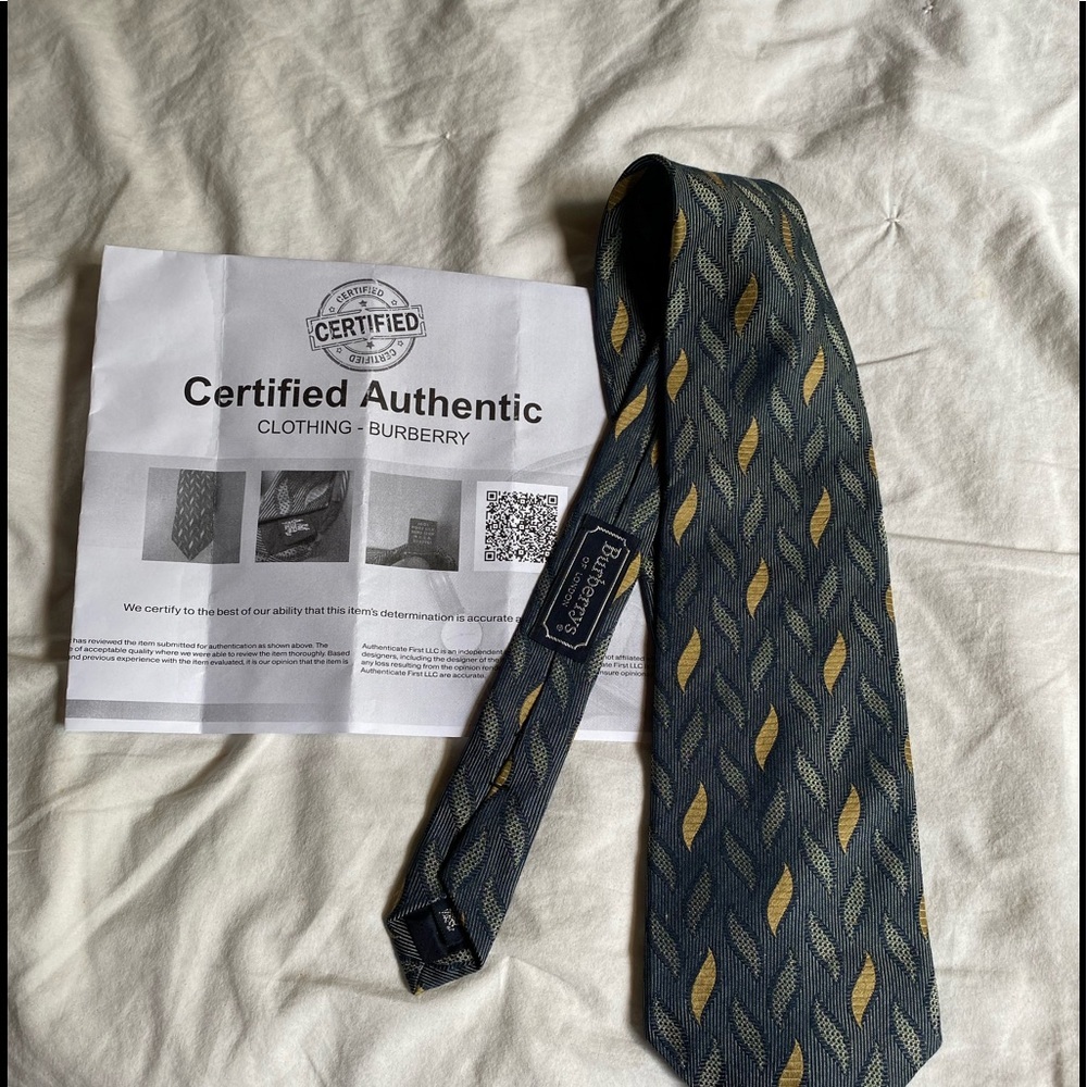 ♦️BURBERRY Classic 100% Silk Men’s Tie w/COA♦️